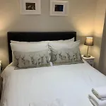 Bright Modern Apartment - Royal Mile