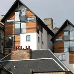 Bright Modern Apartment - Royal Mile