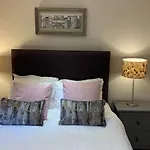 Bright Modern Apartment - Royal Mile