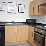 Modern & Bright 1 Bed For 4 Close To City Centre!