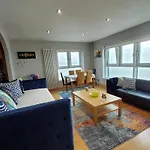 2 Bed Aprtmt- Waterfront, 5 Beds, Parking