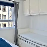Central And Spacious Flat - Royal Mile