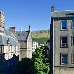 Central And Spacious Flat - Royal Mile
