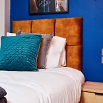 The Stunning Edinburgh Duplex Sleeps 8