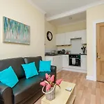 Cosy 1 Bedroom Flat With View Of Union Canal