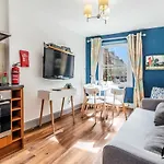 Royal Mile 3Br-2Ba, 1 Min To Castle - Free Parking & Zip Link Beds By Bonjour Residences Edinburgh