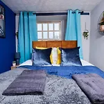 The Exquisite Edinburgh Duplex Sleeps 8