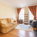 Spacious 2 Bedroom Flat In The City Centre