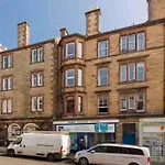 Cosy 2 Bedroom Flat In Edinburgh