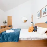 Edinburgh Deluxe Duplex With Garage