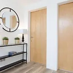 Edinburgh Deluxe Duplex With Garage
