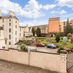 Newly Reno\'D 2 Bed With Free Parking