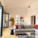 Edinburgh Penthouse 101