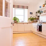 Joivy Gorgeous 1-Bed Flat With A Shared Garden