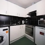 Super Central 4Bedroom Apartment At The Meadows