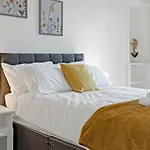 Wonderful & Comfy 2 Bedroom Apartment - Close To City Centre - Free Parking