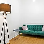 Wonderful & Comfy 2 Bedroom Apartment - Close To City Centre - Free Parking