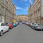 Wonderful & Comfy 2 Bedroom Apartment - Close To City Centre - Free Parking