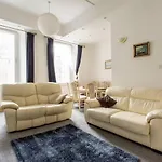 Joivy Spacious Apartment In The Old Town