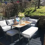 Sunny, Stylish 2-Bed Home In Morningside Edinburgh