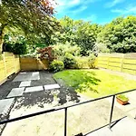 Suburban Bliss In Desirable Trinity, Free Parking