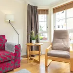 Dicksonfield Quiet Central Family Apartment With Parking