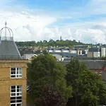 Stylish 2 Bedroom Apartment Near The City Centre