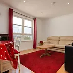 Stylish 2 Bedroom Apartment Near The City Centre