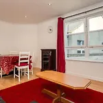 Stylish 2 Bedroom Apartment Near The City Centre
