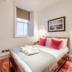 Sumptuous 2Br Apt Next To Edinburgh Castle!