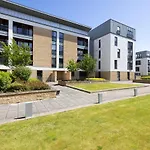 Joivy Modern 2 Bed Flat Near Inverleith Park, With Terrace And Free Parking