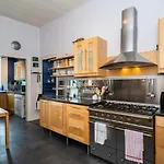 Pass The Keys Quiet 2Beds Flat With High Ceilings And Great Views