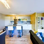 GuestReady - Stylish&Welcoming Apartment in Chesser Edinburgh!
