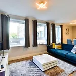 GuestReady - Stylish&Welcoming Apartment in Chesser Edinburgh!