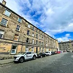 Desirable 2 Bed Apt Near Edinburgh Castle