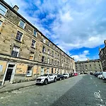 Desirable 2 Bed Apt Near Edinburgh Castle