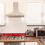 Cozy Apartment By Holyrood Park And Palace