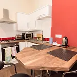 Cozy Apartment By Holyrood Park And Palace