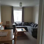 Self Catering 2 Bedroom Flat, Frequent Buses, 1-Minute Walk To Bus Stop, 20 Minutes To City Center