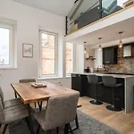 Pass The Keys Stunning 3 Bed Loft Style Apt With Free Parking