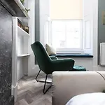 Joivy Homely Apt By St Giles With Desk