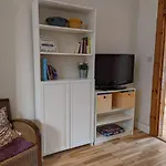 Cozy 2 Double Bedroom Flat In The Heart Of Leith