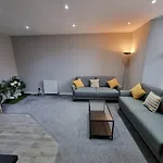 Lovely & Peaceful 2 Bedroom Home With En-Suite, Leith, Edinburgh
