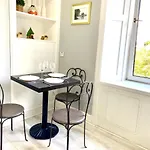 Cozy 1 Bedroom Tenement Flat