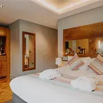 Le Monde Hotel