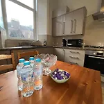 Bright 3 Bedroom Edinburgh City Apt