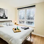 Peaceful 2 Bedroom Flat With Free Parking