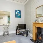 Oesis - Stylish Holiday Home Near Edinburgh City Centre