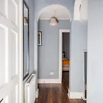 Super Central 4Bedroom Apartment At The Meadows