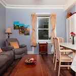 Super Central 4Bedroom Apartment At The Meadows